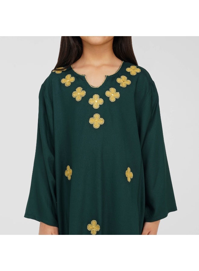 Linelle Kids Jalabiya  with Scalloped V-Neck and Floral Embellishments - Image 2